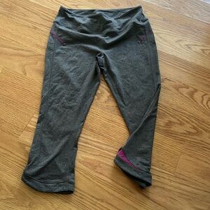 Women’s Alo cropped gray leggings